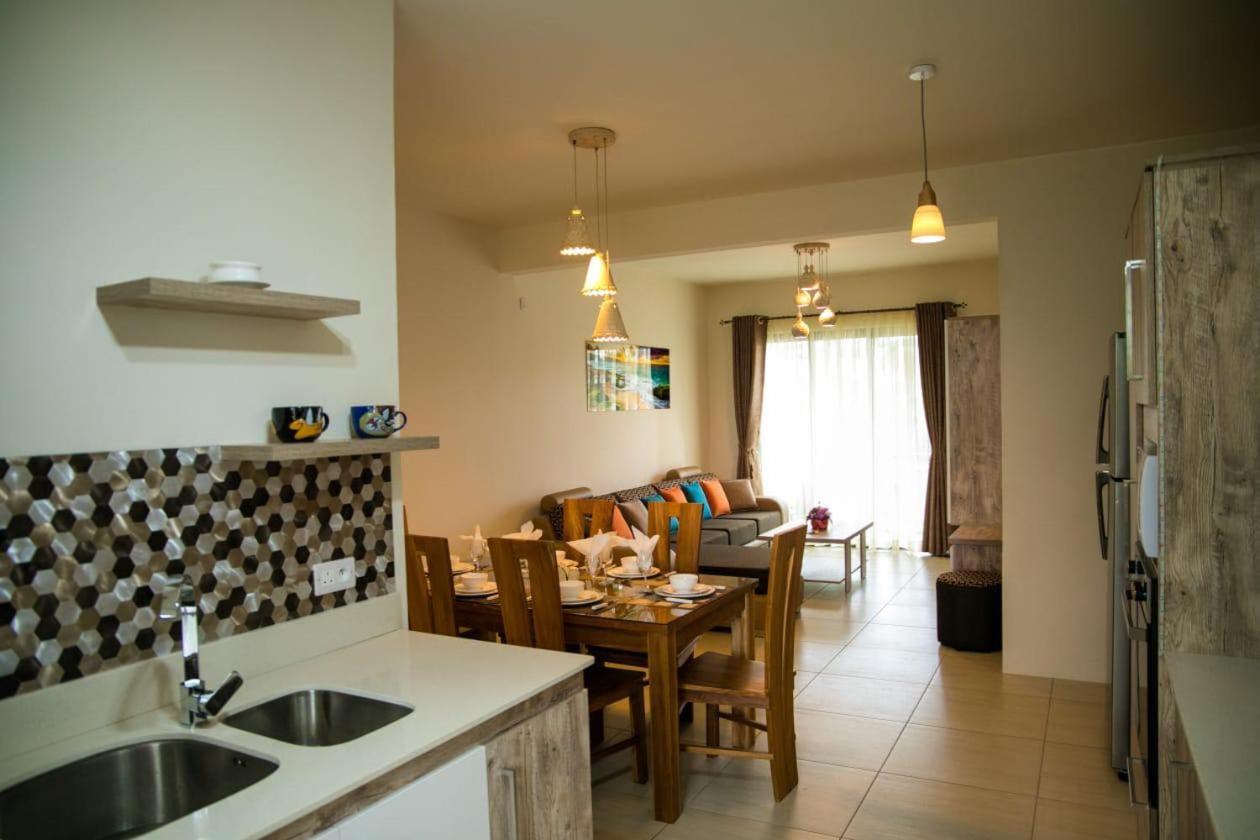 Entire Luxury 3 Bedroom Condo For Rent - Flic-En-Flac - Close To Beach מראה חיצוני תמונה